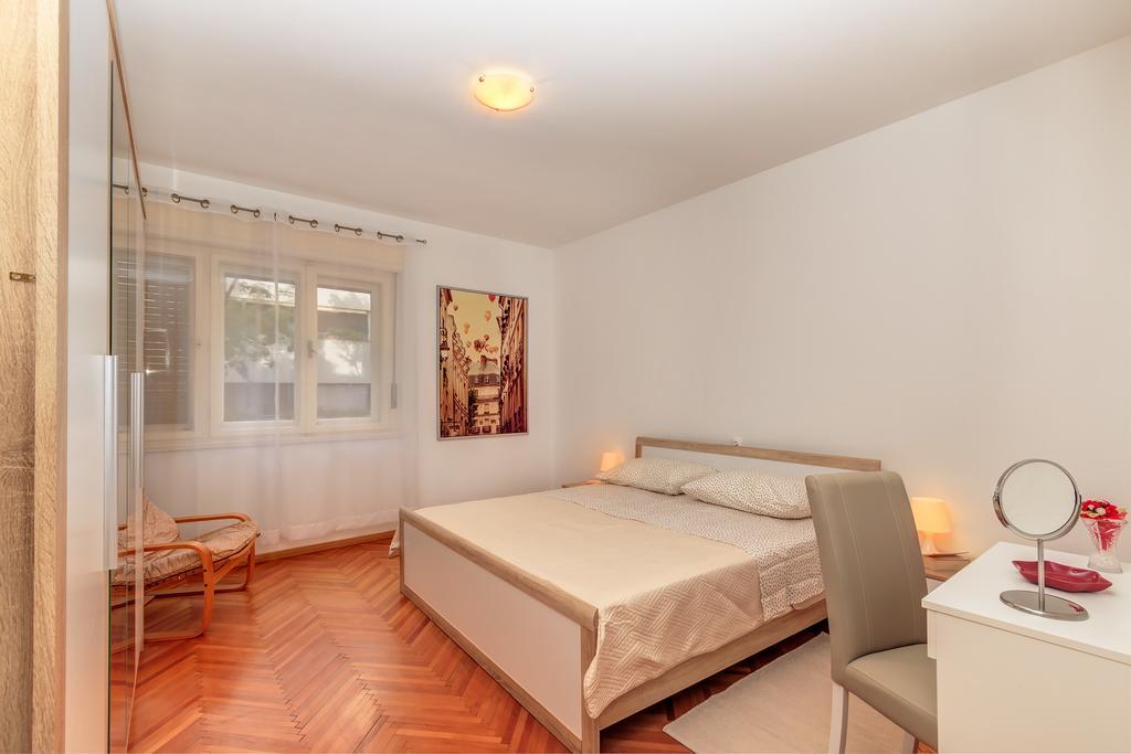 Apartment Barbaresko Σπλιτ Εξωτερικό φωτογραφία