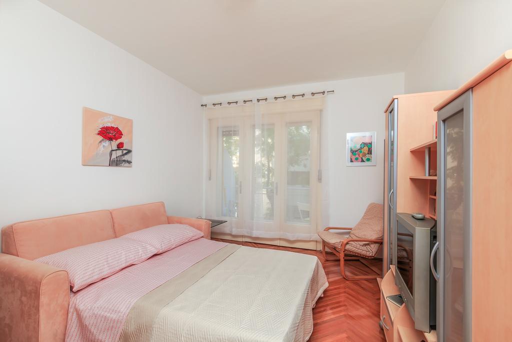 Apartment Barbaresko Σπλιτ Εξωτερικό φωτογραφία